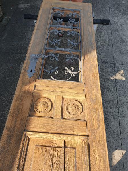 Sabbiatura porta in legno - dettaglio
